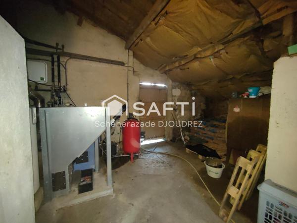 ANCIENNE FERME RENOVEE - 7 PIECES - DEPENDANCES - GRANGE - TERRAIN 1HA - GRENIER ET PIECES A AMENAGER