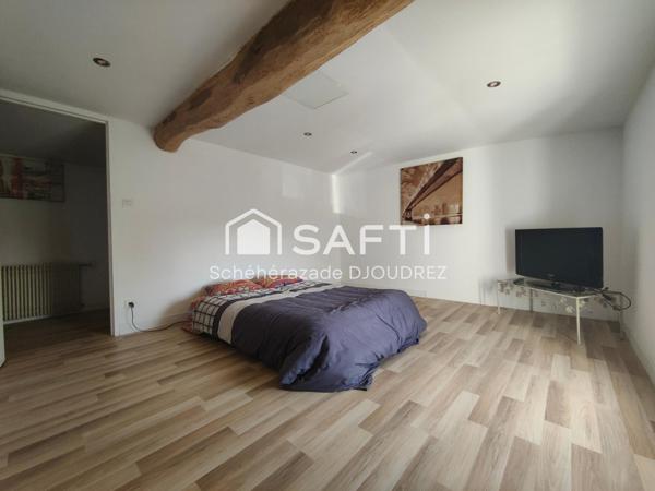 ANCIENNE FERME RENOVEE - 7 PIECES - DEPENDANCES - GRANGE - TERRAIN 1HA - GRENIER ET PIECES A AMENAGER