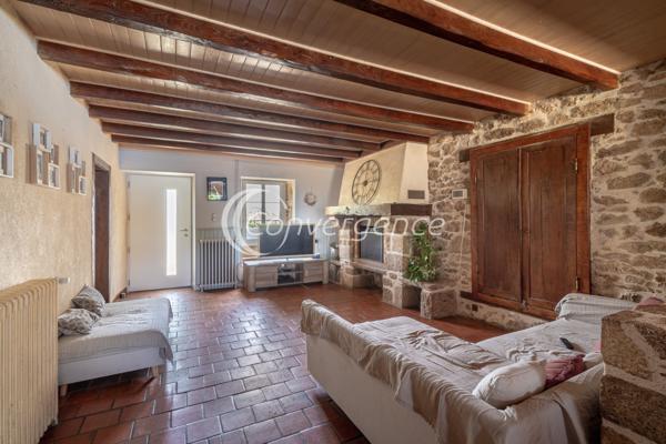 Maison
                                                                                                                                                                                                                                                                                                                        7 pièce(s)                                                                                                                                                                                                          5 chambre(s)                                                                                                                                                                                                          165  m²