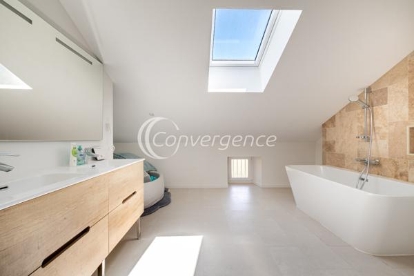 Maison
                                                                                                                                                                                                                                                                                                                        7 pièce(s)                                                                                                                                                                                                          5 chambre(s)                                                                                                                                                                                                          165  m²