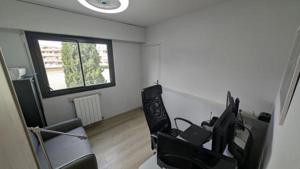 SUPERBE 4 pcs Entièrement Rénové à Mandelieu avec Garages