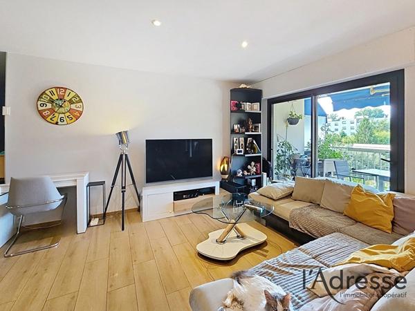 SUPERBE 4 pcs Entièrement Rénové à Mandelieu avec Garages