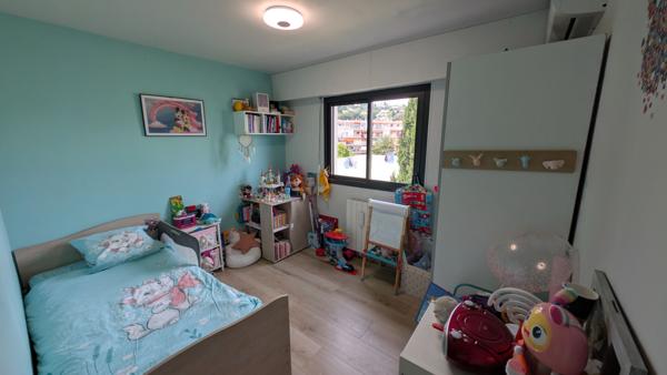 SUPERBE 4 pcs Entièrement Rénové à Mandelieu avec Garages