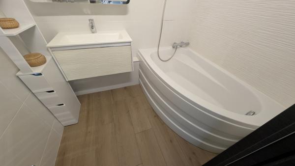 SUPERBE 4 pcs Entièrement Rénové à Mandelieu avec Garages