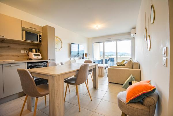 À LOUER - ETAT NEUF ! T2 MEUBLÉ DE 46m² - TERRASSE de 15,65 M² & PARKING EN SOUS-SOL