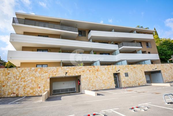 À LOUER - ETAT NEUF ! T2 MEUBLÉ DE 46m² - TERRASSE de 15,65 M² & PARKING EN SOUS-SOL