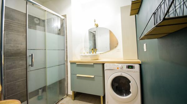 À LOUER - ETAT NEUF ! T2 MEUBLÉ DE 46m² - TERRASSE de 15,65 M² & PARKING EN SOUS-SOL