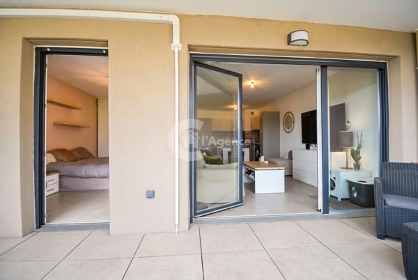 À LOUER - ETAT NEUF ! T2 MEUBLÉ DE 46m² - TERRASSE de 15,65 M² & PARKING EN SOUS-SOL