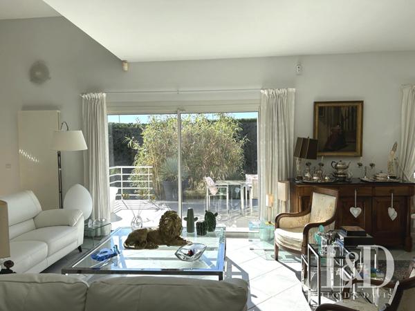 83700-ST RAPHAEL-QUARTIER PRISE LES PLAINES-SUPERBE VILLA T6 AVEC PISCINE ET JARDIN PAYSAGER