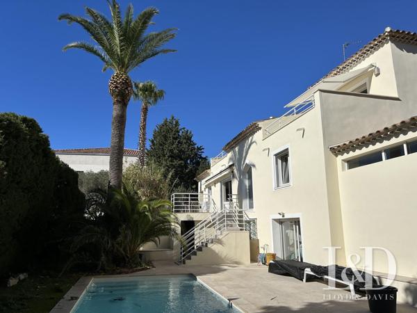 83700-ST RAPHAEL-QUARTIER PRISE LES PLAINES-SUPERBE VILLA T6 AVEC PISCINE ET JARDIN PAYSAGER