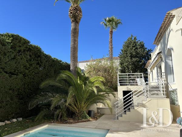 83700-ST RAPHAEL-QUARTIER PRISE LES PLAINES-SUPERBE VILLA T6 AVEC PISCINE ET JARDIN PAYSAGER