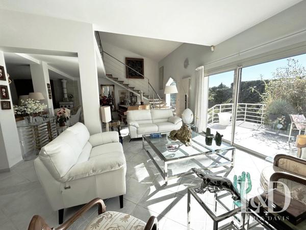 83700-ST RAPHAEL-QUARTIER PRISE LES PLAINES-SUPERBE VILLA T6 AVEC PISCINE ET JARDIN PAYSAGER