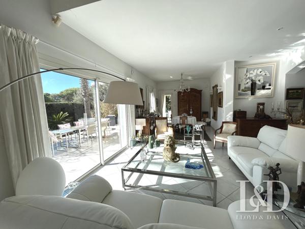 83700-ST RAPHAEL-QUARTIER PRISE LES PLAINES-SUPERBE VILLA T6 AVEC PISCINE ET JARDIN PAYSAGER