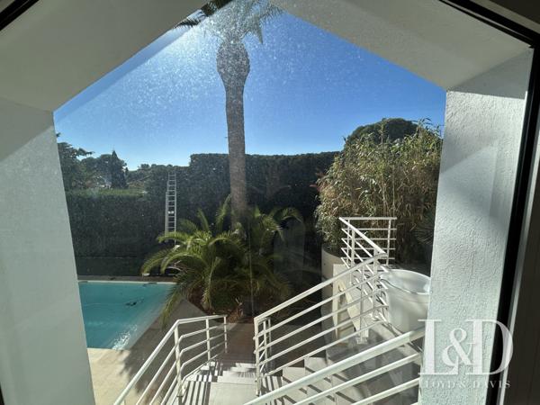 83700-ST RAPHAEL-QUARTIER PRISE LES PLAINES-SUPERBE VILLA T6 AVEC PISCINE ET JARDIN PAYSAGER