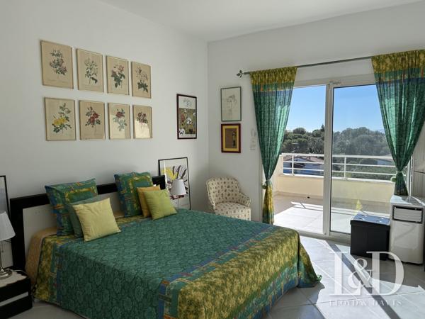 83700-ST RAPHAEL-QUARTIER PRISE LES PLAINES-SUPERBE VILLA T6 AVEC PISCINE ET JARDIN PAYSAGER