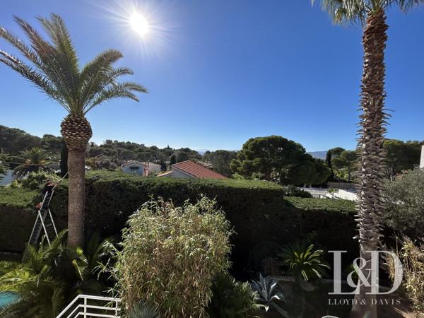 83700-ST RAPHAEL-QUARTIER PRISE LES PLAINES-SUPERBE VILLA T6 AVEC PISCINE ET JARDIN PAYSAGER