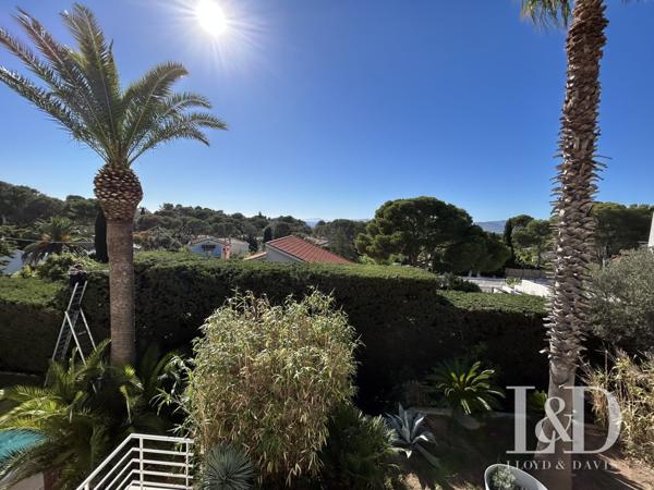 83700-ST RAPHAEL-QUARTIER PRISE LES PLAINES-SUPERBE VILLA T6 AVEC PISCINE ET JARDIN PAYSAGER