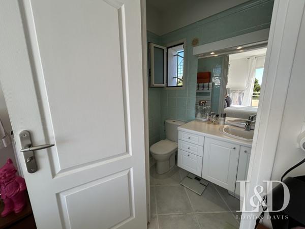 83700-ST RAPHAEL-QUARTIER PRISE LES PLAINES-SUPERBE VILLA T6 AVEC PISCINE ET JARDIN PAYSAGER