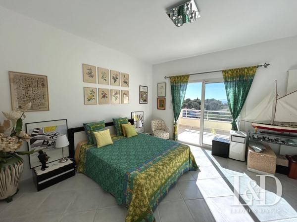 83700-ST RAPHAEL-QUARTIER PRISE LES PLAINES-SUPERBE VILLA T6 AVEC PISCINE ET JARDIN PAYSAGER