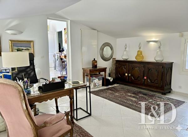 83700-ST RAPHAEL-QUARTIER PRISE LES PLAINES-SUPERBE VILLA T6 AVEC PISCINE ET JARDIN PAYSAGER