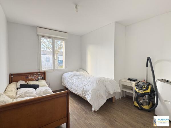 CHARRON – MAISON DE PLAIN-PIED – 4 CHAMBRES – GARAGE – GRAND JARDIN