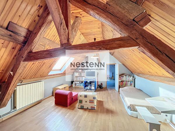 À Vendre - plein coeur de Leuville - proche des écoles, des transports et des commerces - beaux volumes