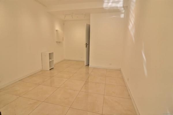 Droit au Bail Tous Commerces - Emplacement n°1 Quai du Port - Parking