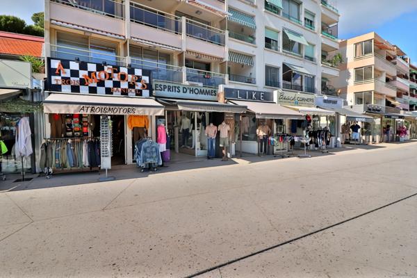 Droit au Bail Tous Commerces - Emplacement n°1 Quai du Port - Parking