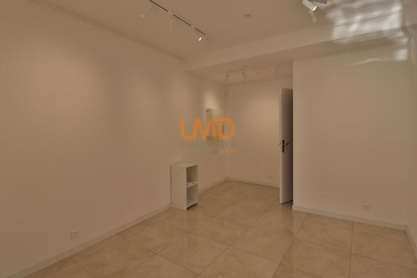 Droit au Bail Tous Commerces - Emplacement n°1 Quai du Port - Parking