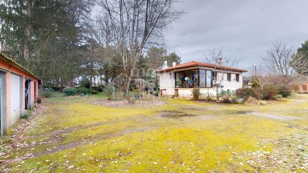Maison de 80m²+ gîte + 4  garages sur terrain de 3360 m²