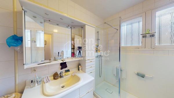 Maison de 80m²+ gîte + 4  garages sur terrain de 3360 m²