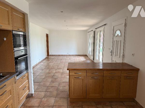 ARBOIS - Maison de plain-pied – 74,5 m² – 2 chambres – Terrain de 12 ares