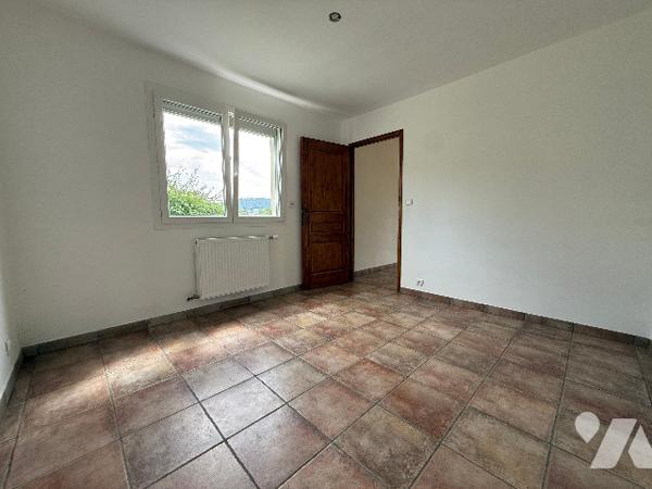 ARBOIS - Maison de plain-pied – 74,5 m² – 2 chambres – Terrain de 12 ares