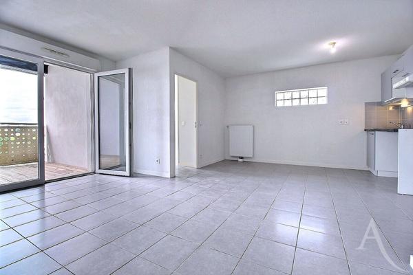 À VENDRE - Appartement T3 avec balcon et parkings