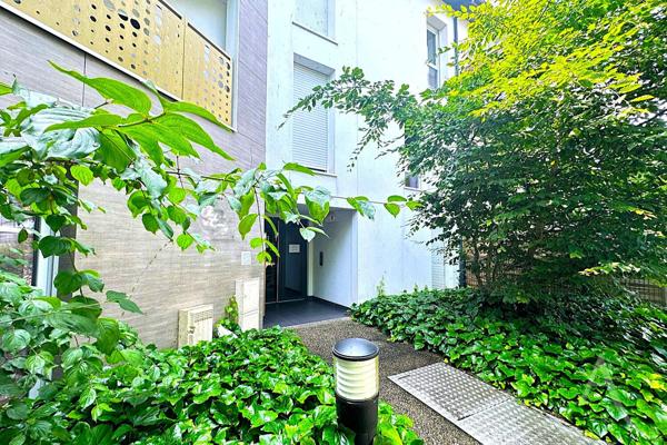 À VENDRE - Appartement T3 avec balcon et parkings