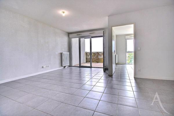 À VENDRE - Appartement T3 avec balcon et parkings