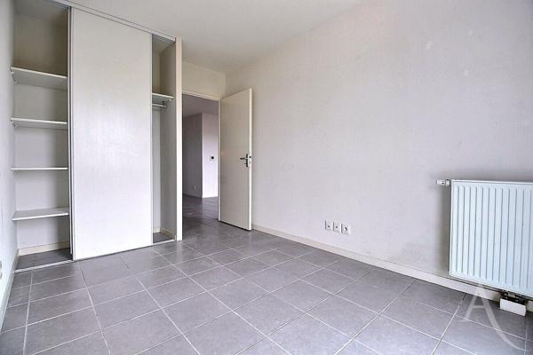 À VENDRE - Appartement T3 avec balcon et parkings