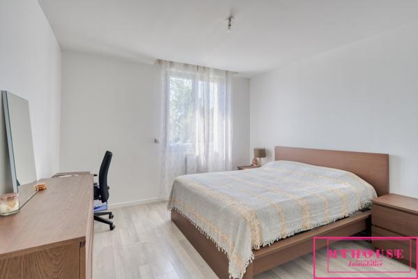 Maison
                                                                                                                                                                                                                                                                                                                        6 pièce(s)                                                                                                                                                                                                          4 chambre(s)                                                                                                                                                                                                          200  m²