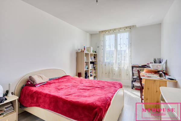 Maison
                                                                                                                                                                                                                                                                                                                        6 pièce(s)                                                                                                                                                                                                          4 chambre(s)                                                                                                                                                                                                          200  m²