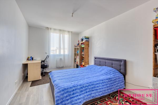 Maison
                                                                                                                                                                                                                                                                                                                        6 pièce(s)                                                                                                                                                                                                          4 chambre(s)                                                                                                                                                                                                          200  m²