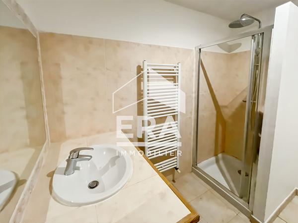 Charmant appartement T2 en rez-de-chaussée à Eyragues centre