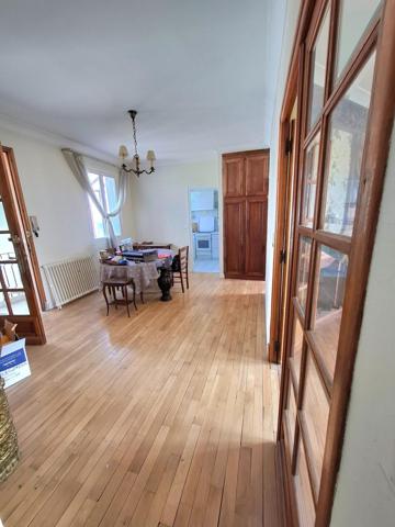 Appartement à retaper avec du cachet !