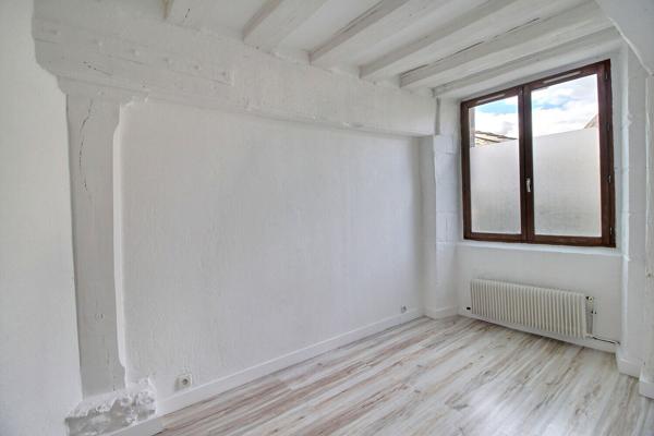 Appartement F3 avec parking et jardin situé à EPERNON