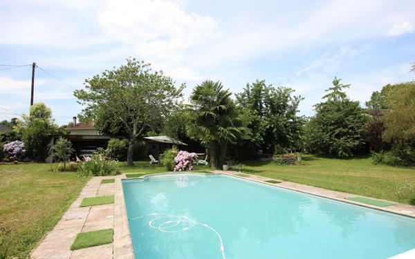 Maison à vendre    8 pièces •  Nay