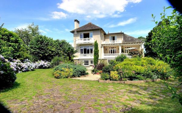 Maison à vendre    8 pièces •  Nay