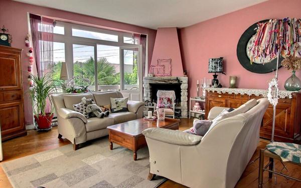 Maison à vendre    8 pièces •  Nay