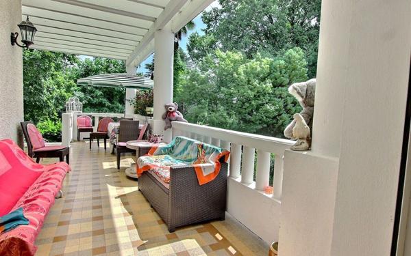 Maison à vendre    8 pièces •  Nay