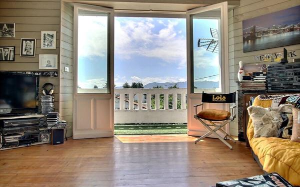 Maison à vendre    8 pièces •  Nay