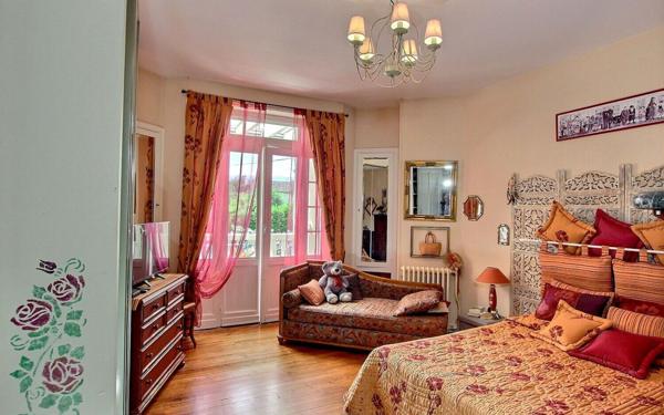 Maison à vendre    8 pièces •  Nay