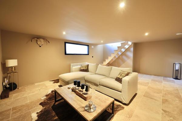 Maison
         4 pièces
        - 163 m² 749 000 € *